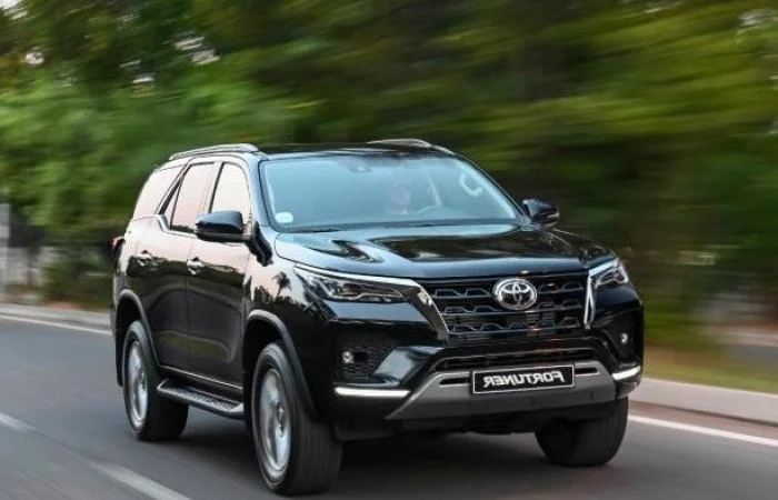 xe-ha-noi-ha-long-fortuner-1